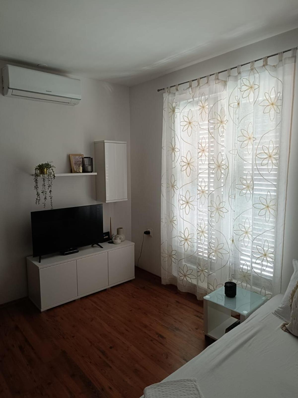Lino Apartment Ivan Dolac Bagian luar foto