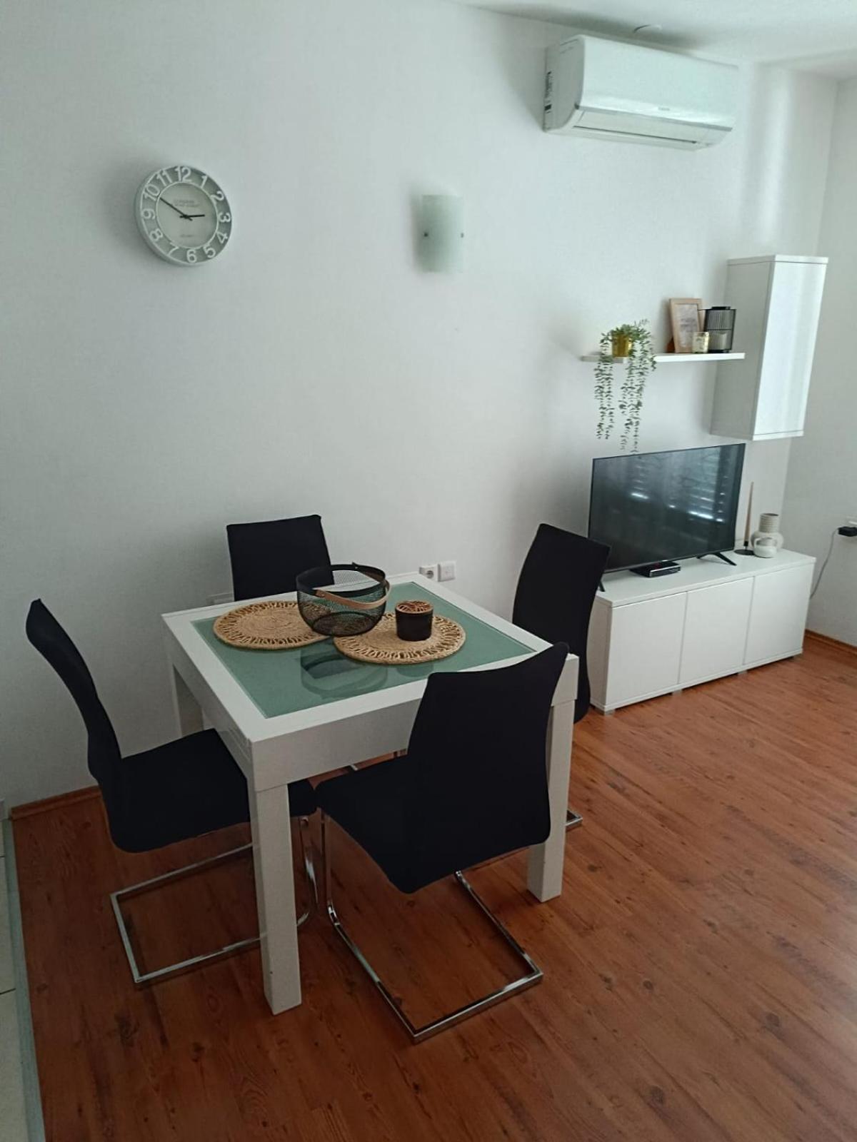 Lino Apartment Ivan Dolac Bagian luar foto